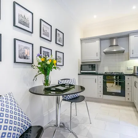 Apartment 1 Arndale Court - Near Racecourse With Parking York